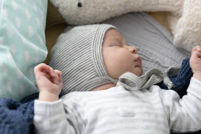 Babymütze binden in 3 Schritten