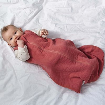 Monate altes Babys im Babyschlafsack