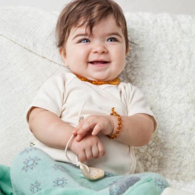 Baby mit Zahnungsbeschwerden hat Veilchenwurzel Wirkung