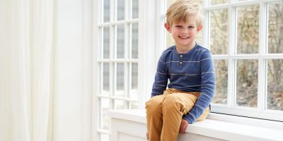 Junge mit Bio Kinderlangarmshirt