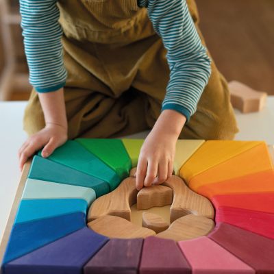 Grimms Regenbogenlöwe Holzspielzeug für Kinder